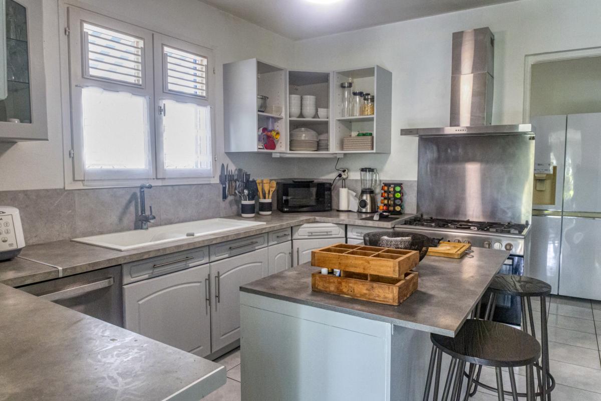 16.Location villa piscine Sainte Anne Gudaeloupe_Cuisine